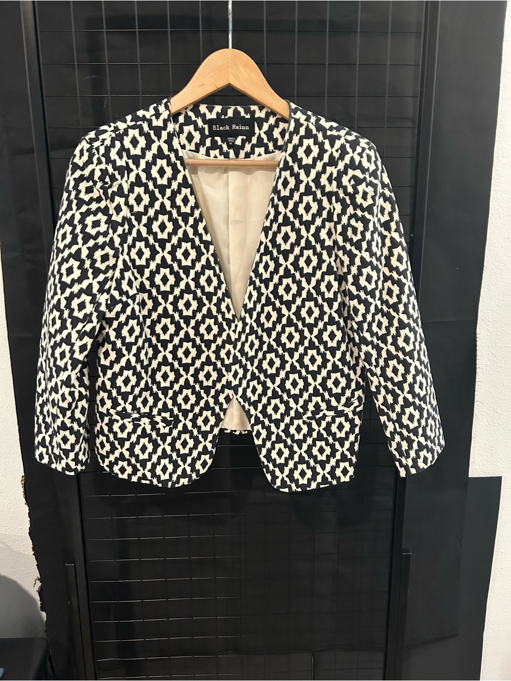 Black Rainn Black & Cream Geometric Open-Front Blazer